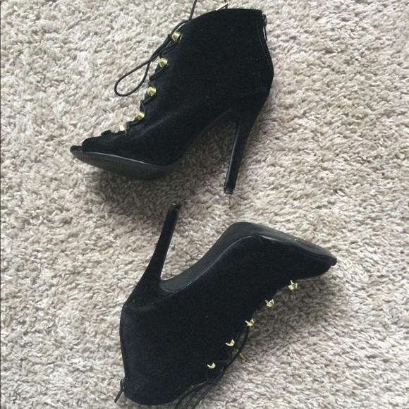 Qupid Faux Fur Ankle Boots - Picture 14 of 16